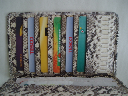 6 Slots in Wallet for Cards
